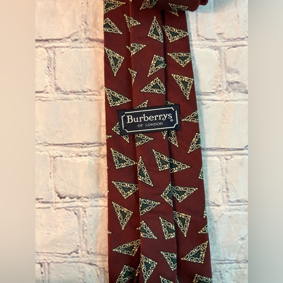 BURBERRYS OF LONDON MAN TIE 100% SILK BURGUNDY/TAN/HUNTER GREEN PATTERN - Picture 2 of 7